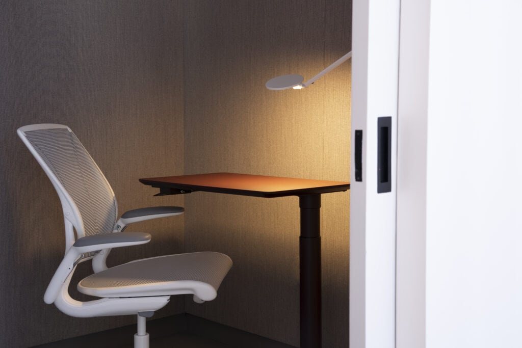 Humanscale focused workspace image 