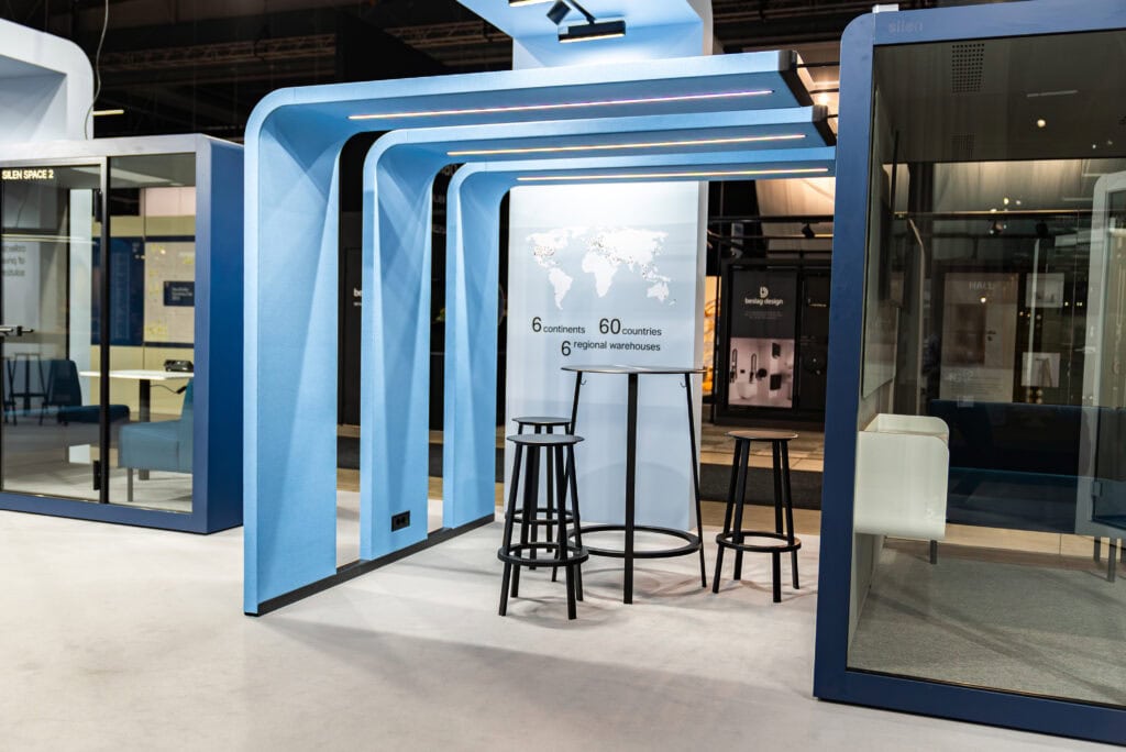 Open plan collaboration adjoining meeting pod image
